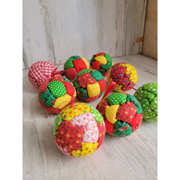 Patchwork ball floral plaid variety ornament Xmas set - Picture 3 of 5